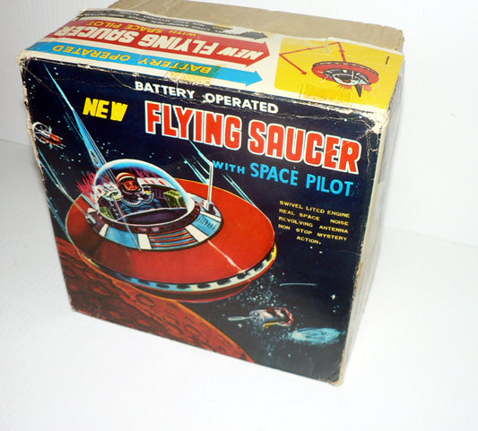 FLYING SAUCER WITH SPACE PILOTE BOX
